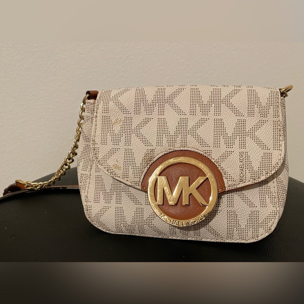 MICHAEL KORS Signature Print Fulton Small
Crossbody Bag